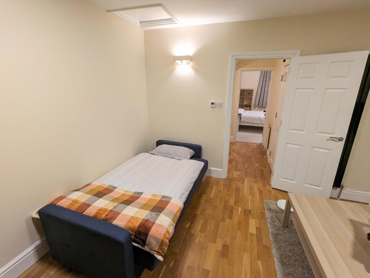 Ferienwohnung Guildford Station With Parking Exterior foto